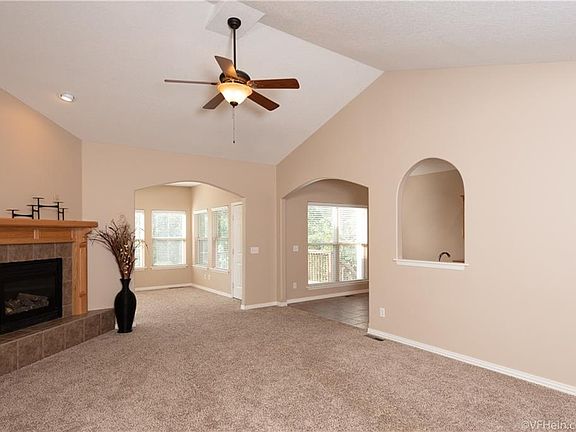 5th image of 24 Penrith Dr