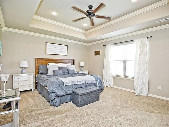 3rd image of 1041 Tarah Knolls Cir