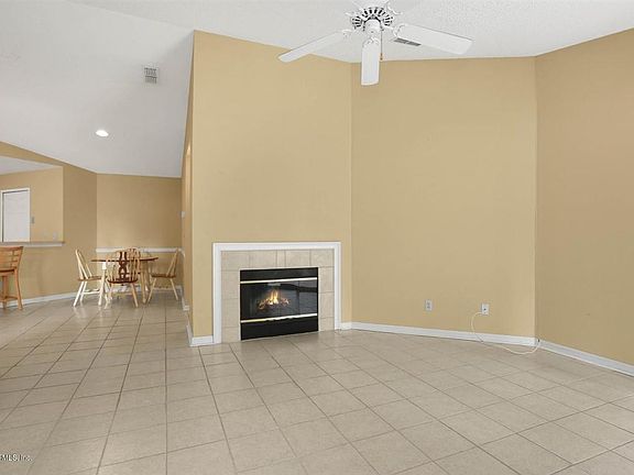 3rd image of 900 Ironwood Dr Unit 927