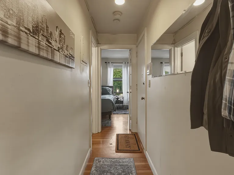 207 W Springfield St #4 — Photo 5