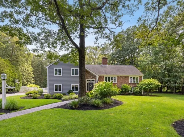 5 Lantern Ln, Lynnfield, MA 01940
