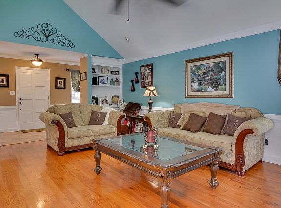 5th image of 837 Lake Royal Dr