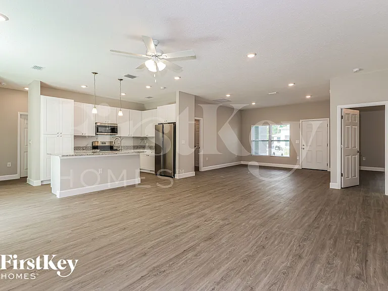 514 Warwick St SE — Photo 4