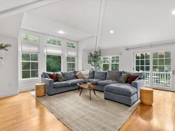 38 Hunnewell St, Needham, MA 02494
