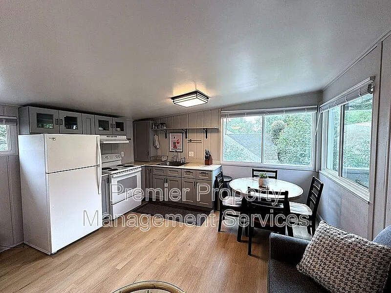 1 bed, 1.0 bath, 900 sqft, $1,200 — Photo 2