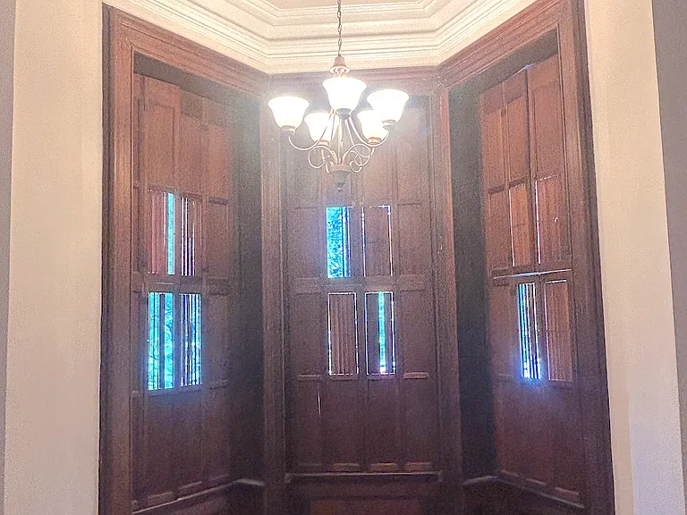 Bay window alcove
