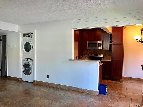2nd image of 1545 Border Ave