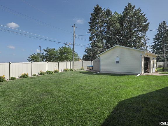 5th image of 2865 S Hampton Dr
