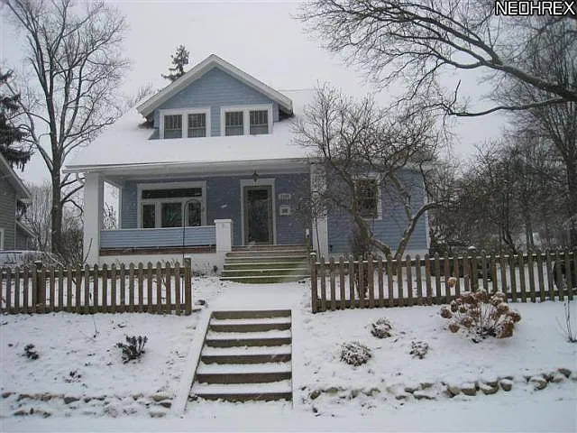 1120 Parkside Dr photo 1