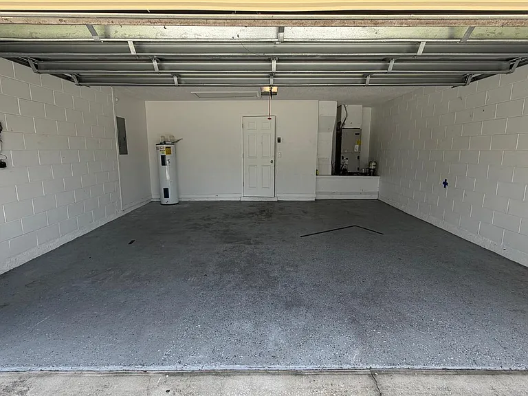 2809 Berkshire Cir — Photo 29