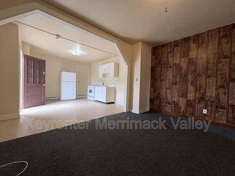 86 Mammoth Rd — Photo 3