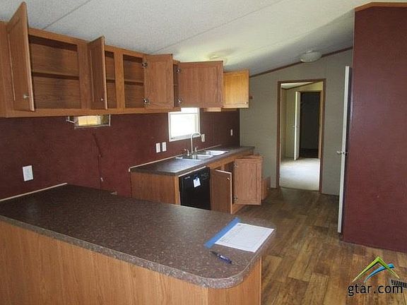 3rd image of 802 County Road 4103