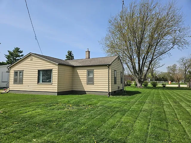 3 bed, 1084 sqft, $1,700 — Photo 1