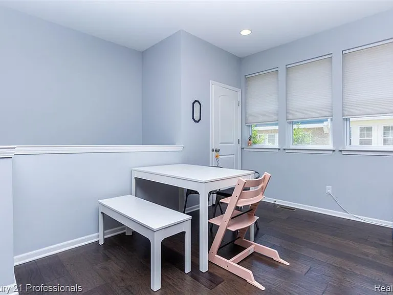 57 Kaprol Dr — Photo 12
