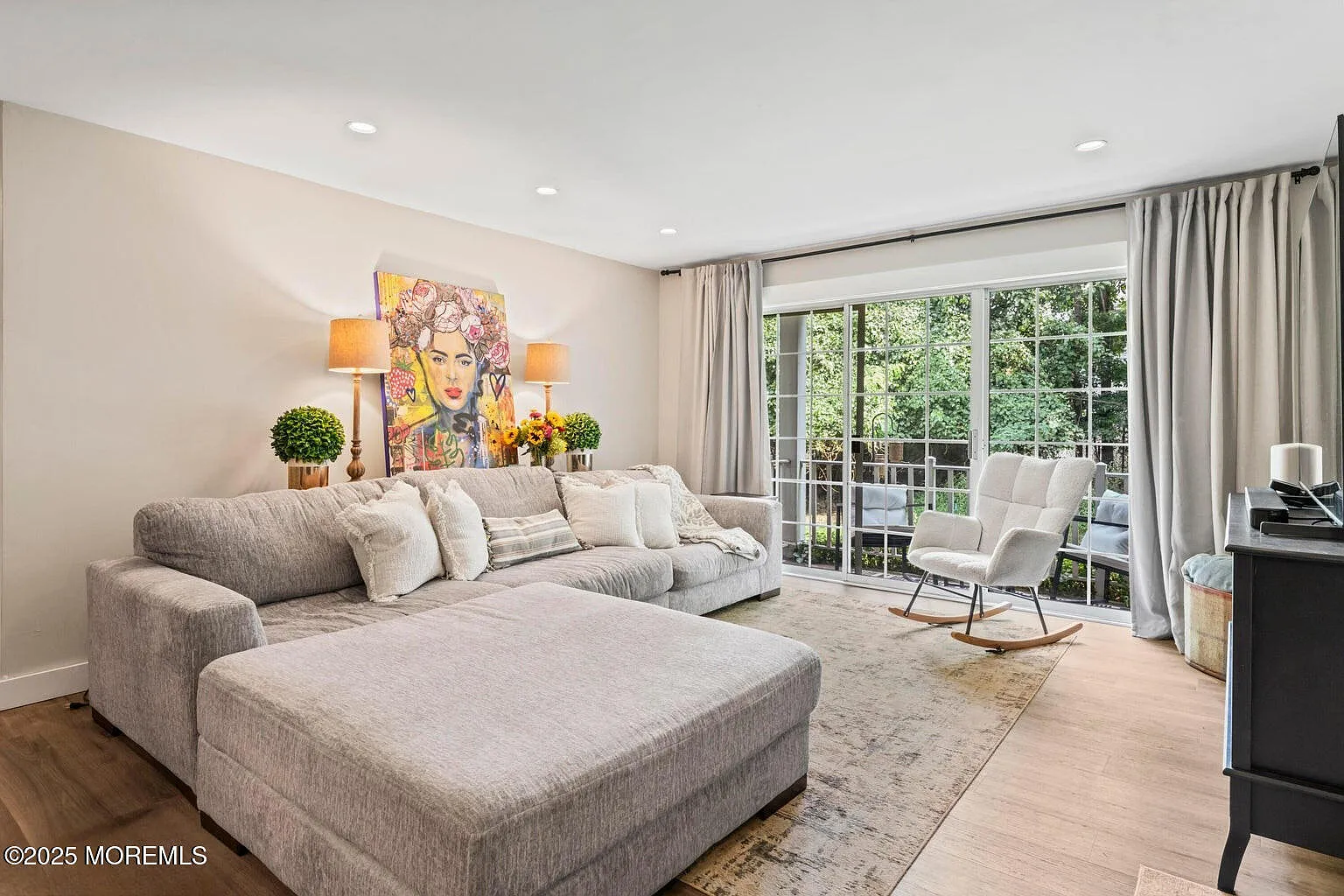 2 bed, 1040 sqft, $3,200 — Photo 3