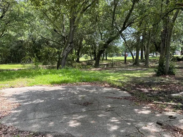 4611 Fisher St, Pascagoula, MS 39581