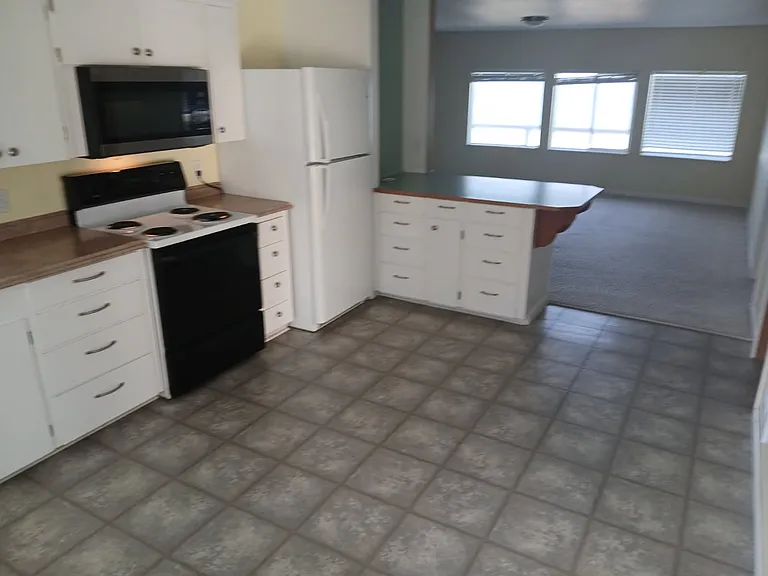 563 W 3rd St #4 — Photo 5