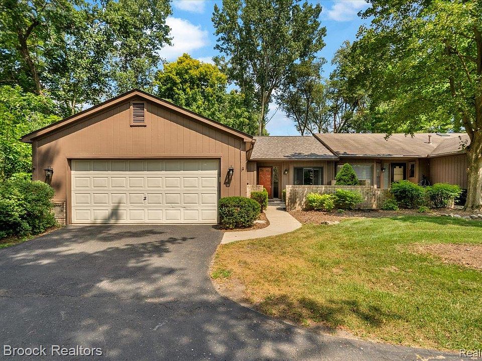 1032 Oak Pointe Dr, photo 2