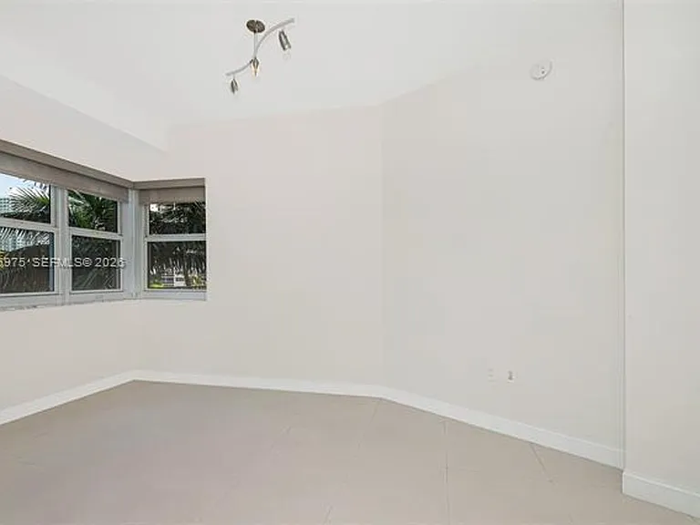 20000 Country Club Dr #412 — Photo 19