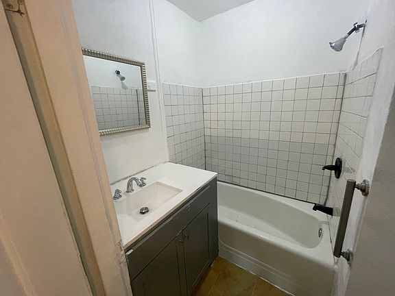 5th image of 610 33rd St