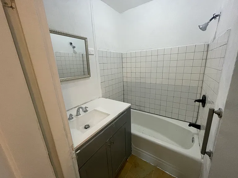 610 33rd St — Photo 5