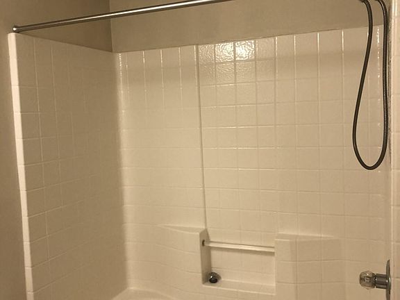 5th image of 517 225th Ln NE APT E302