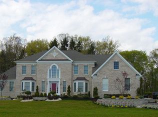 3 Shady Brook Ln, Cranbury, NJ 08512