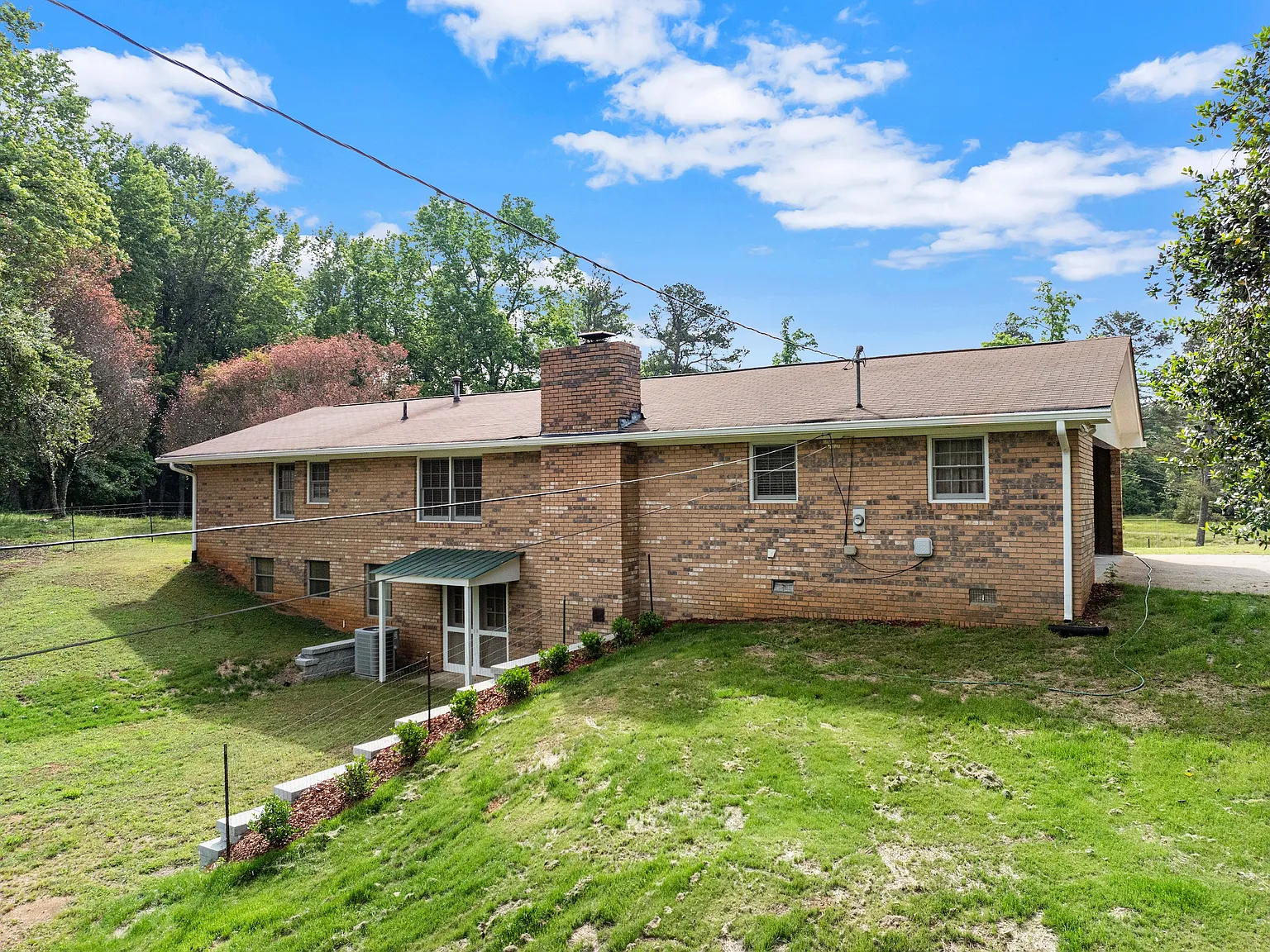 3 bed, 1498 sqft, $2,400 — Photo 4