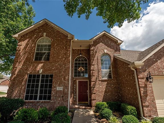 2nd image of 1220 Stonehedge Pl