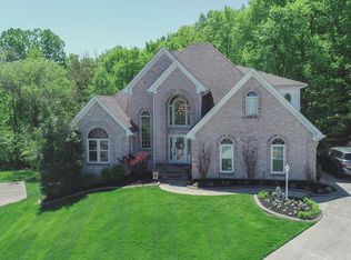 8808 Grand Ridge Ct, Louisville, KY 40214