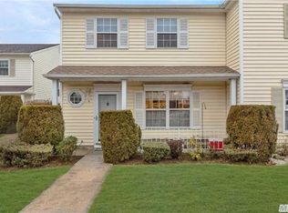 7 Thrush Path, Coram, NY 11727