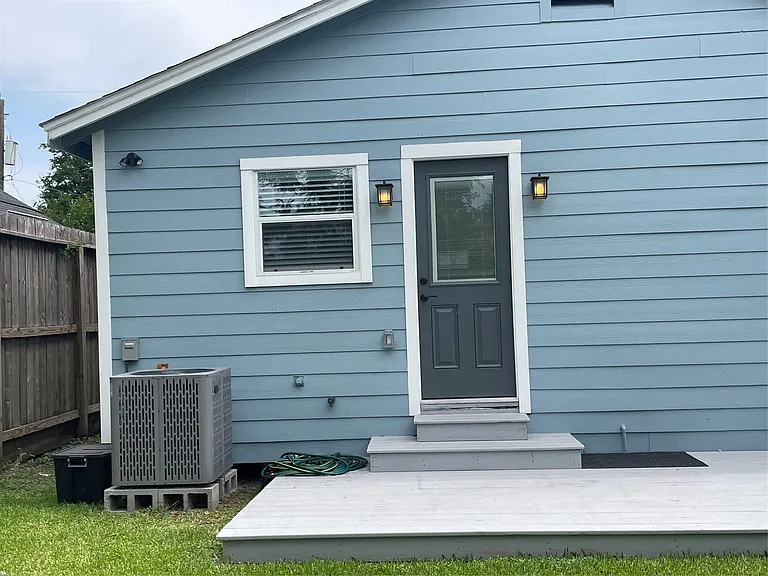 1026 Kern St — Photo 3