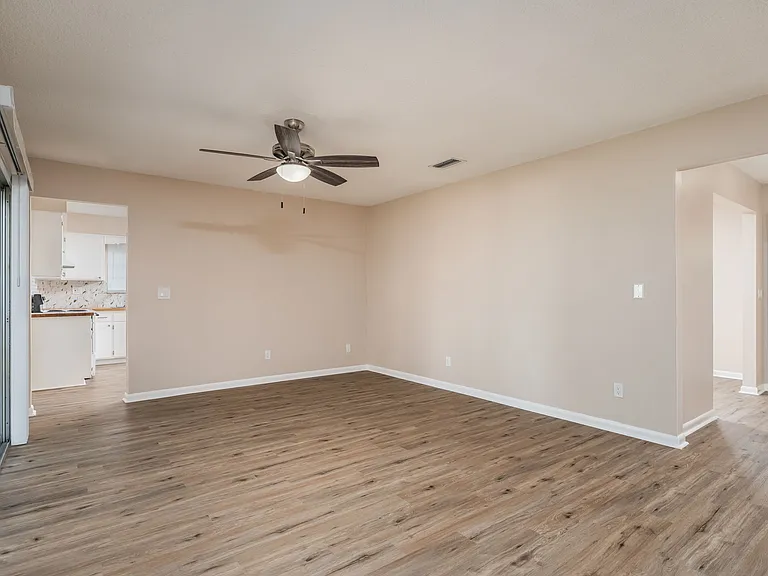 261 Dillon Dr — Photo 15