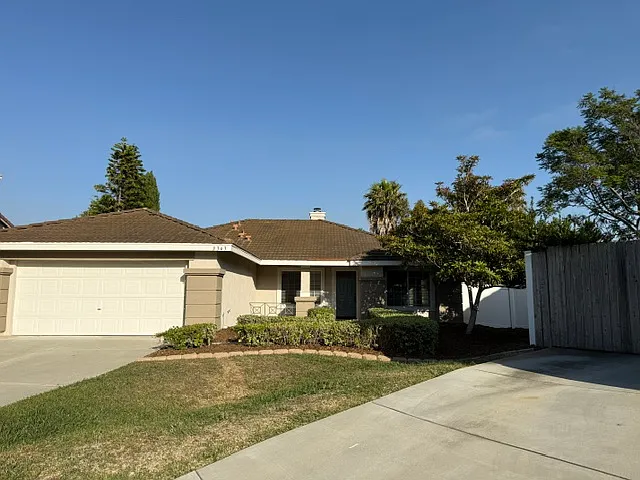 3363 Redwing Dr — Photo 2