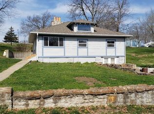 149 Anchor Dr, Lake Tapawingo, MO 64015