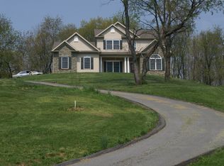 21 McCullough Dr, Glen Rock, PA 17327