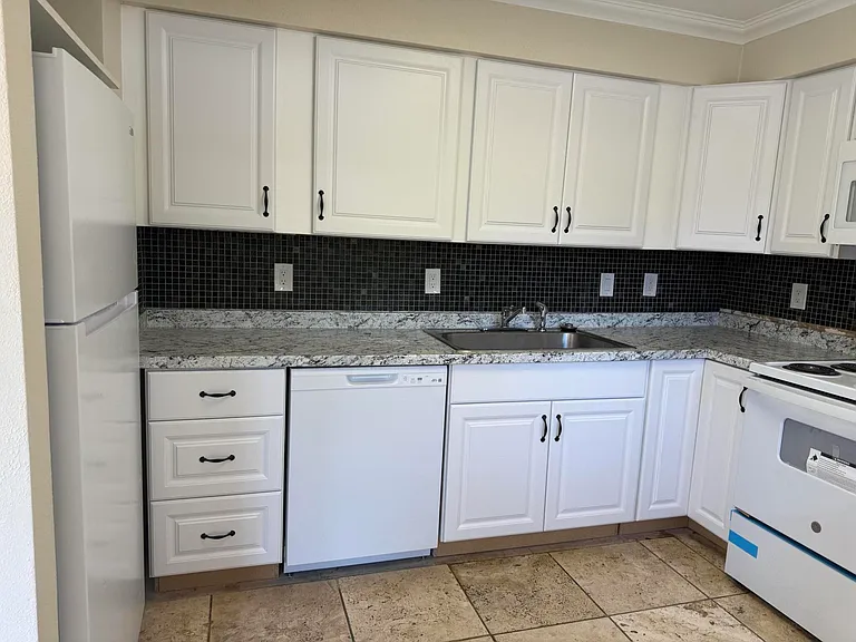 2565 Old Donald Ross Rd — Photo 3
