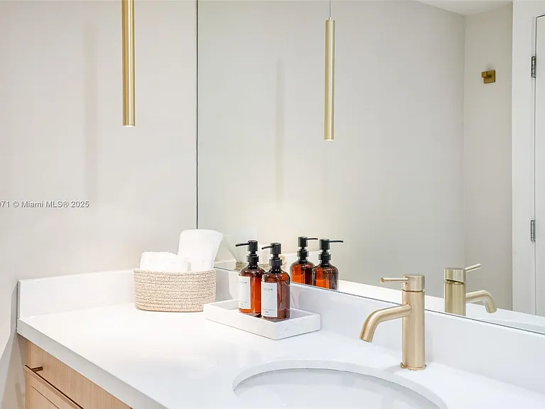 2301 Collins Ave #836 — Photo 8
