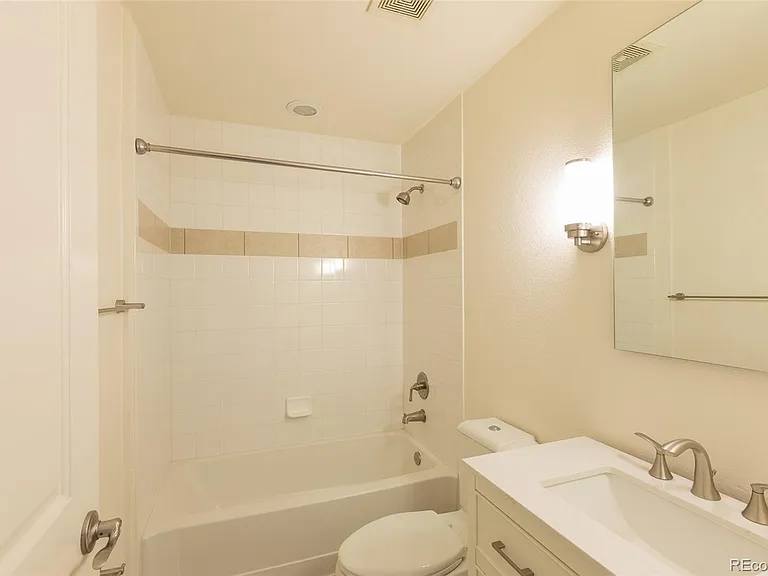 2240 N Clay St #505 — Photo 24