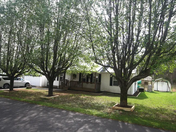 1742 Jackson County High School Rd, Mc Kee, KY 40447