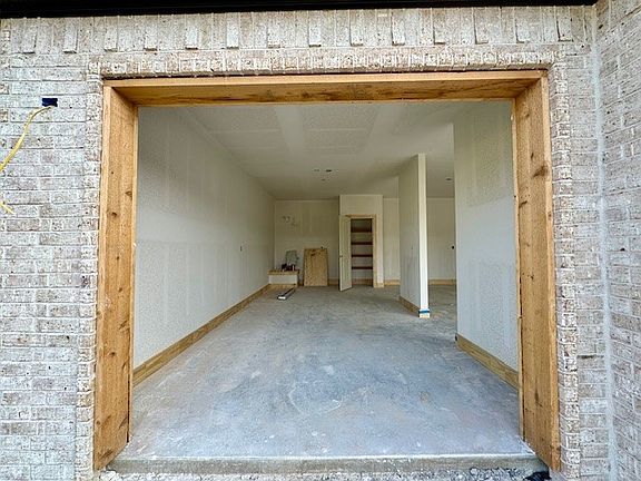 4th image of 104 Duffy Ct