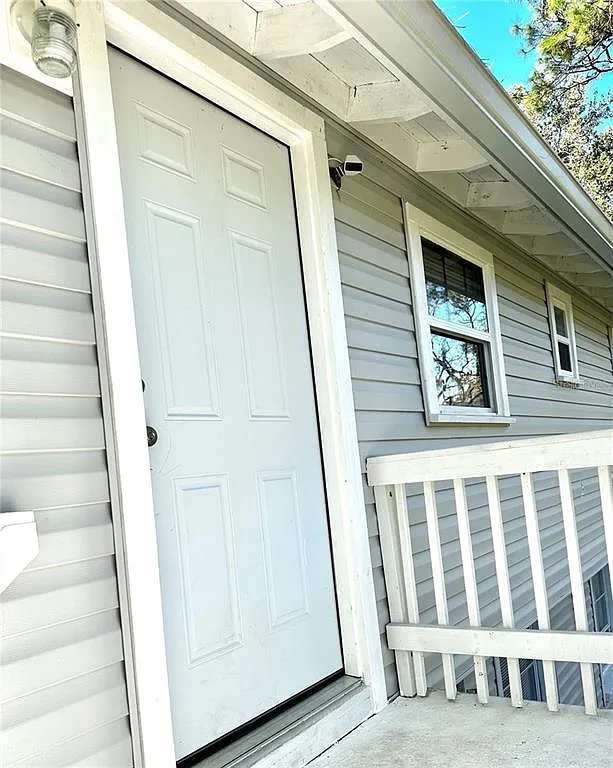 3 bed, 1.0 bath, 1834 sqft, $1,300 — Photo 4