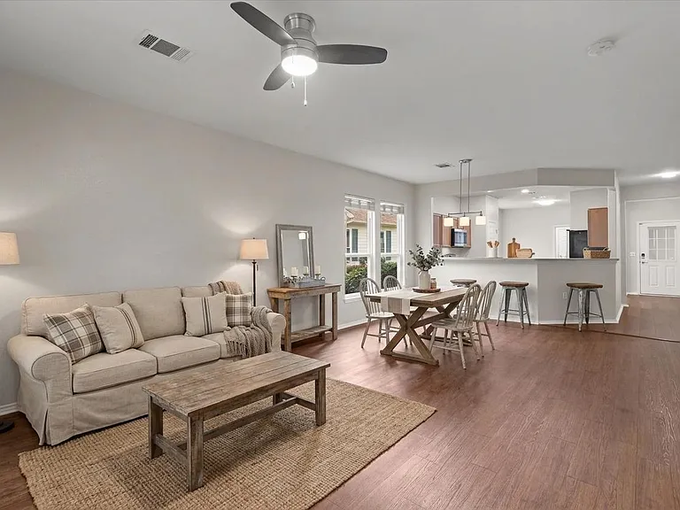 330 Portsmouth Dr — Photo 3