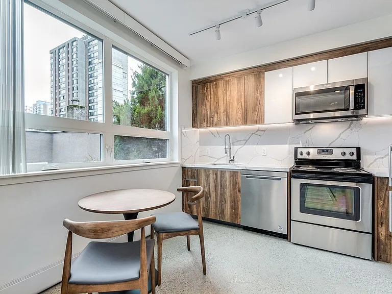1170 Barclay St #301 — Photo 12