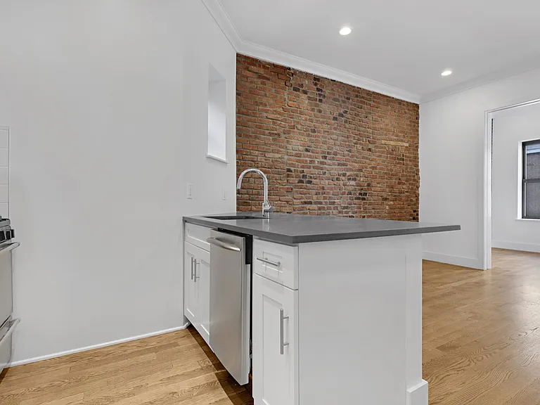 420 E 66th St #4B — Photo 4