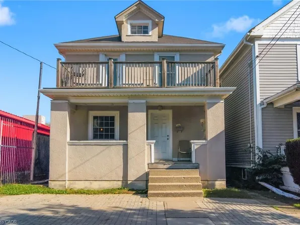 132 1/2 Lake St, Saint Catharines, ON L2R 5Y1