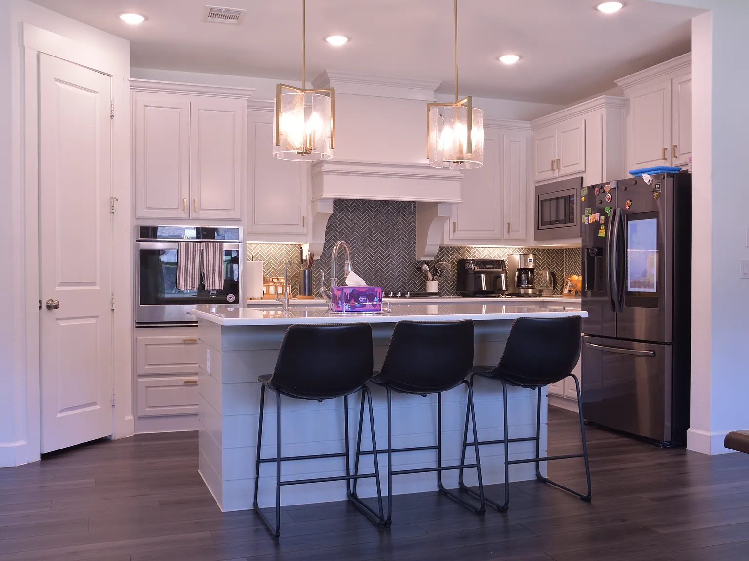 4 bed, 3.5 bath, 2674 sqft, $4,000 — Photo 2