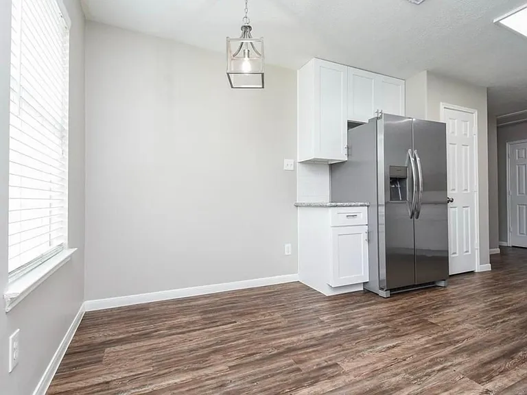 2519 Fox River Ln — Photo 18