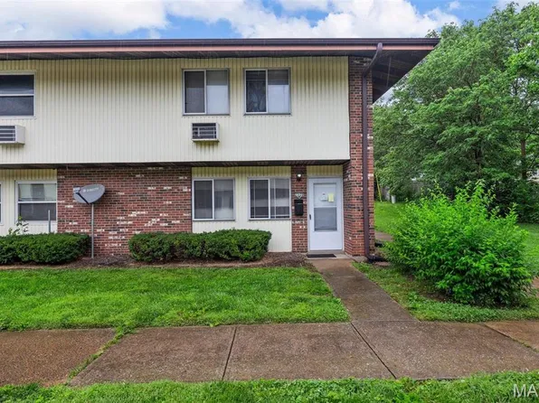 7520 Hazelcrest Dr, Hazelwood, MO 63042