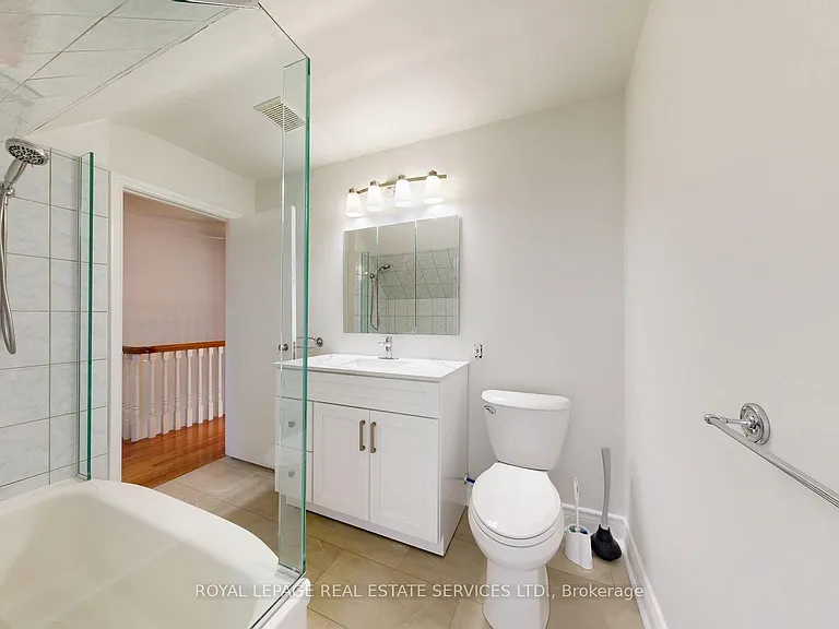 31 Burnhamthorpe Park Blvd — Photo 32